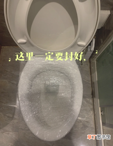 马桶堵了保鲜膜一按气从水箱出来了