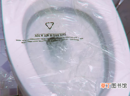 马桶堵了保鲜膜一按气从水箱出来了