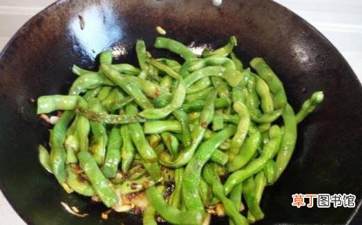 脊骨炖芸豆的家常做法