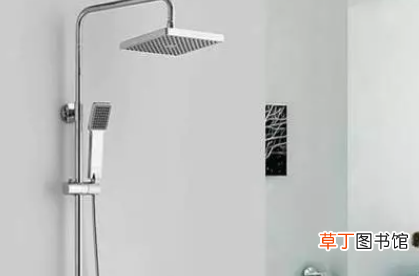 花洒底座一般离地面多高