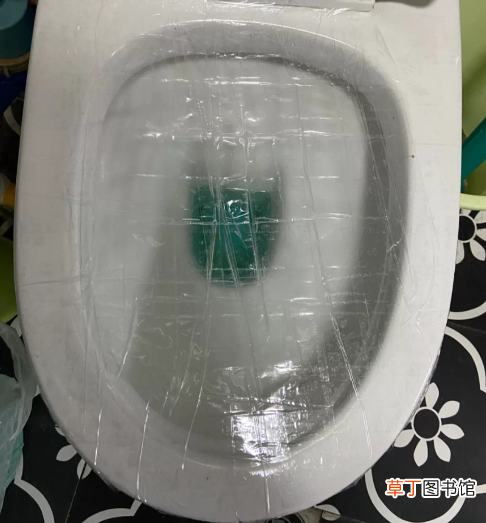马桶保鲜膜疏通法原理
