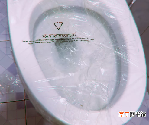 保鲜膜通马桶妙招是真的吗