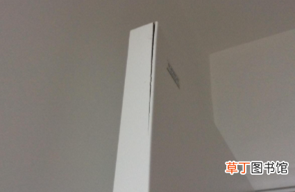 原木门开裂正常吗