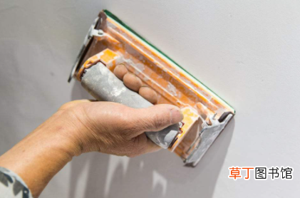 已经有墙纸了怎么翻新