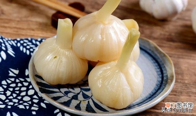 如何腌制糖蒜又脆又甜又好吃 正宗糖醋蒜的腌制方法