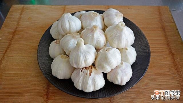 如何腌制糖蒜又脆又甜又好吃 正宗糖醋蒜的腌制方法