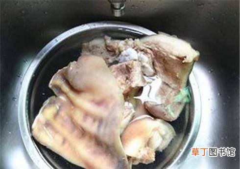 如何炒猪耳朵吃