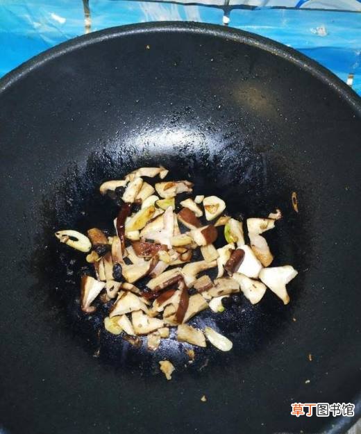 怎样做美味的豆豉香菇炒花菜？