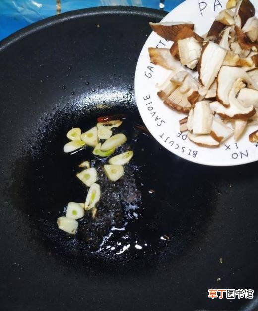 怎样做美味的豆豉香菇炒花菜？