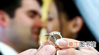 男女结婚戒指的正确戴法 结婚为什么戴戒指