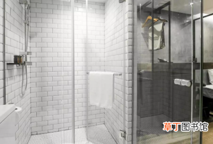 浴室玻璃陈年水渍怎么消除