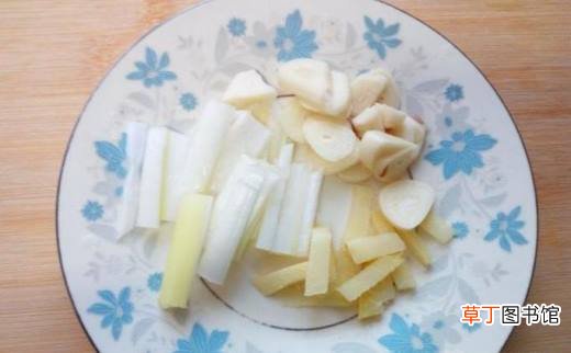 肉片口蘑炒青椒的家常做法