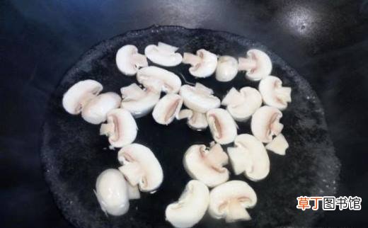 肉片口蘑炒青椒的家常做法