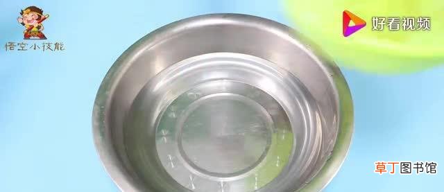 菜篮子缝隙难清洗?倒点白醋和淀粉,菜篮子的油污都洗净