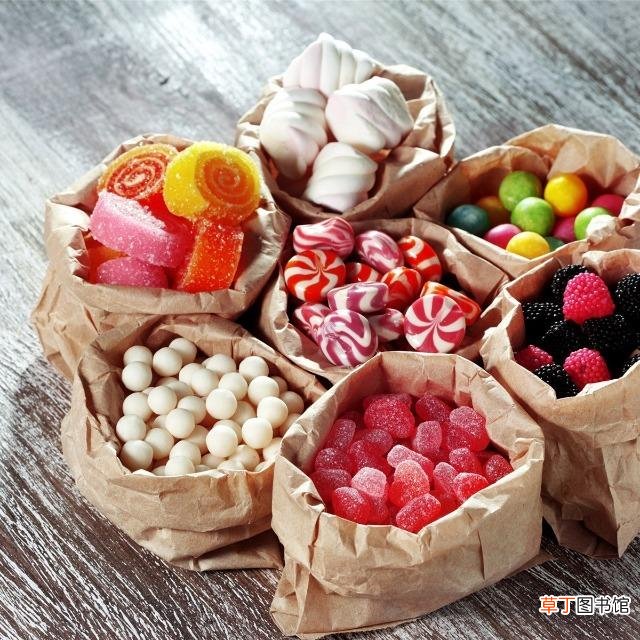 吃甜食为什么会近视 女生因过度吃甜食近视1500度