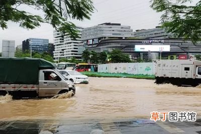 下暴雨时应如何避险 暴雨致郑州上街区两人死亡