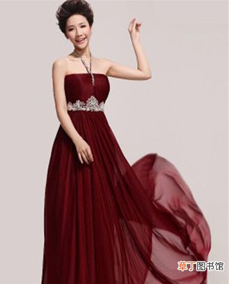 参加别人订婚宴穿什么衣服 订婚穿什么颜色的衣服