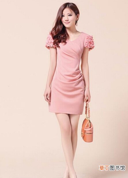 参加别人订婚宴穿什么衣服 订婚穿什么颜色的衣服