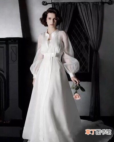 女孩子订婚穿什么衣服 订婚需要穿什么衣服