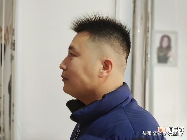推荐四种发型款式给你 适合男生额头窄的发型