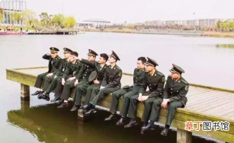读军校政审要什么条件 考军校的政审条件跟哪些人有关系