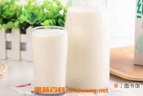 空腹喝牛奶好吗 空腹喝牛奶会怎么样