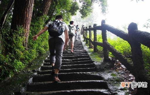 去爬山要做哪些准备