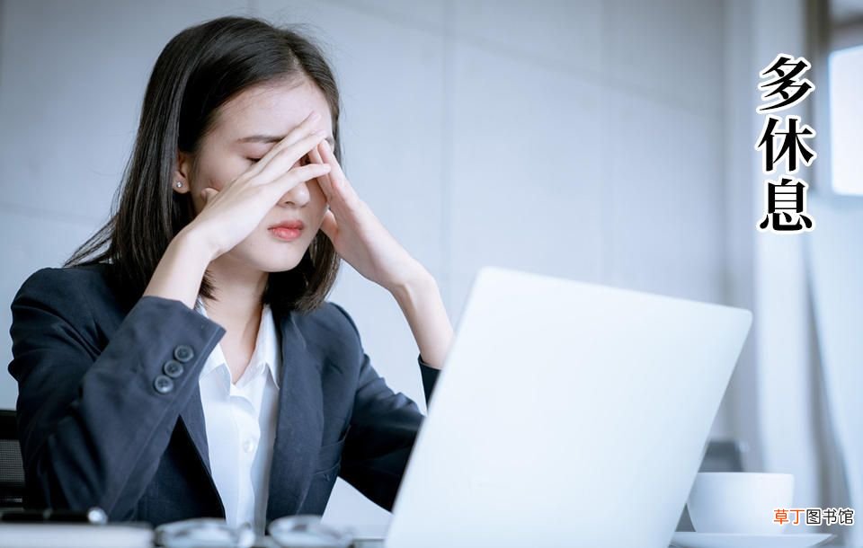 头发干枯毛躁是怎么回事 头发干枯)