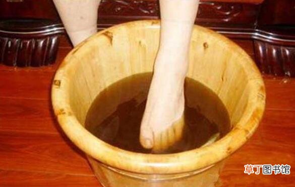 艾叶泡脚有什么好处