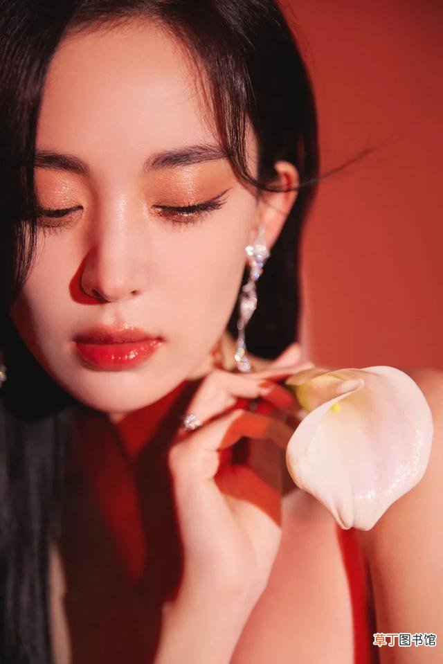 女星都是怎么画猫眼妆的 妩媚迷人猫眼妆画法