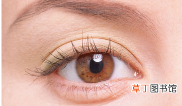 白眼球发黄是怎么回事 白眼珠发黄怎么办