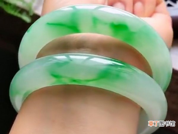 翡翠带时间久了变色吗