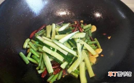 豇豆炒黄瓜的家常做法