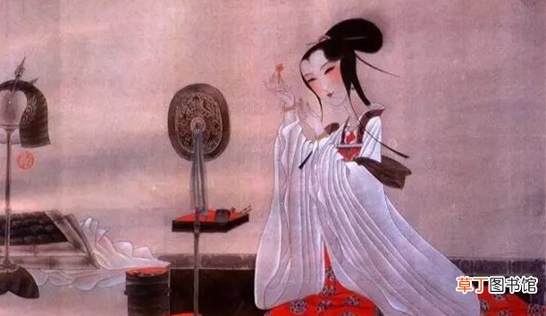 对镜贴花黄中帖的意思是什么？