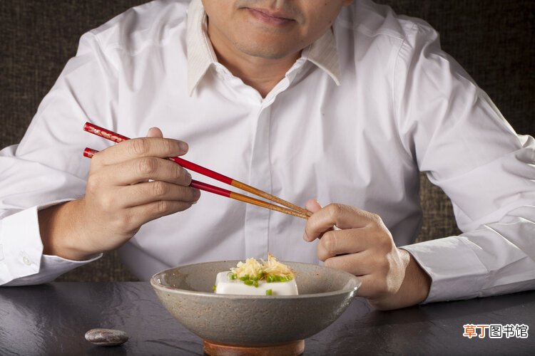 医生提醒：肿瘤患者要少吃3类食物，小心癌细胞越来越多！