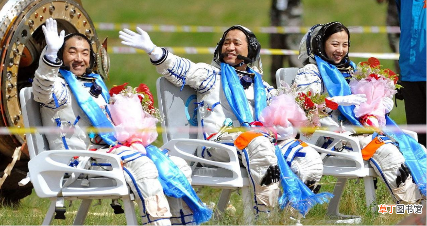航天员返回地球出仓后抬着 为什么航天员返回地球后不能站着