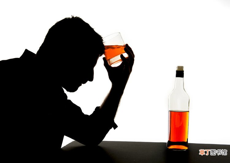 过度饮酒的人更“短命”，医生：1个公式算算，不超过还算安全