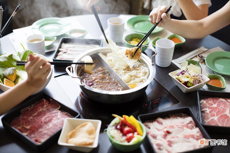 食道癌一发现即晚期？最容易发生在3个部位，这些症状别忽视