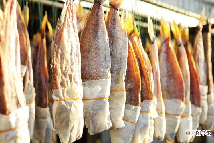 食道癌一发现即晚期？最容易发生在3个部位，这些症状别忽视