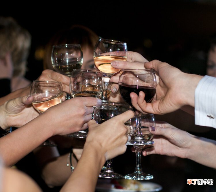 辟谣！喝酒“上脸”的人更能喝？不会喝酒的人可以锻炼出酒量 ？