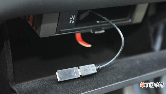aux接口是什么意思 车上的USB、AUX插口有哪些作用