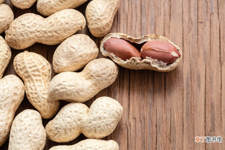 高血压吃花生，如同吃砒霜？研究“打脸”：吃花生让血管更健康