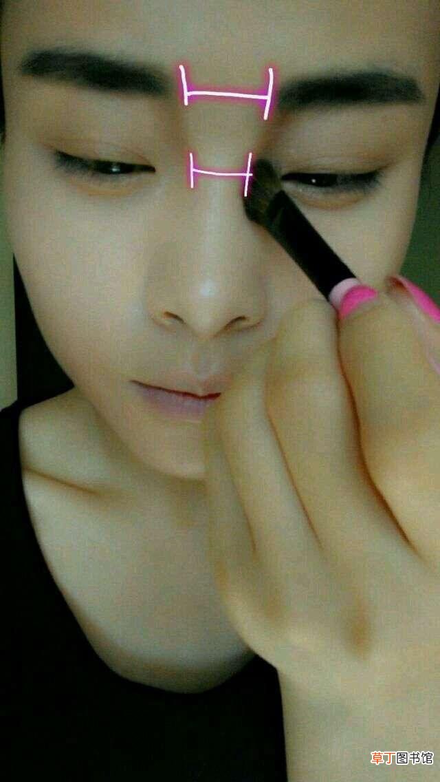 怎么使鼻子变小变挺 正确捏鼻子的动态图