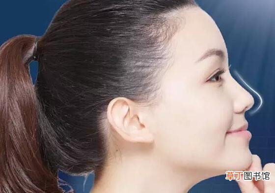 怎么使鼻子变小变挺 正确捏鼻子的动态图
