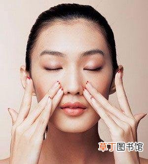 怎么使鼻子变小变挺 正确捏鼻子的动态图