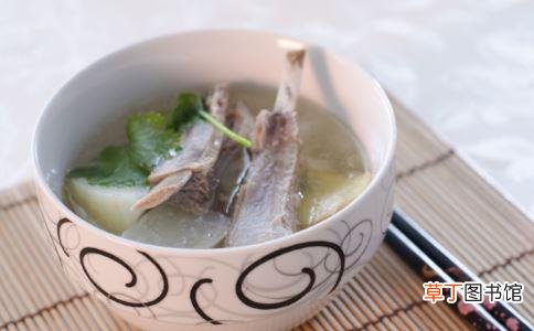 三伏天怎么排湿气寒气 三伏天泡澡的好处和功效