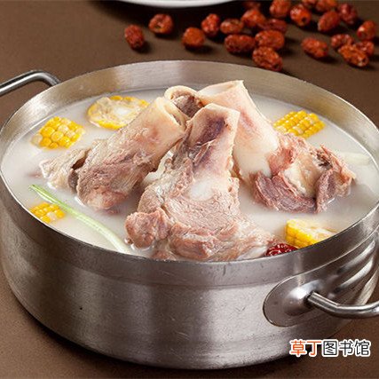 骨头汤里白色的主要是什么?