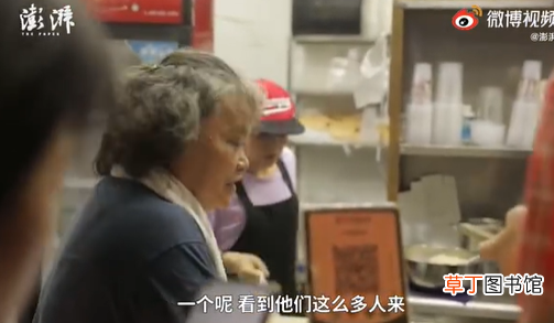顾客排队近百米只为最后品尝一次 上海霍山路阿姨奶茶最后一天营业
