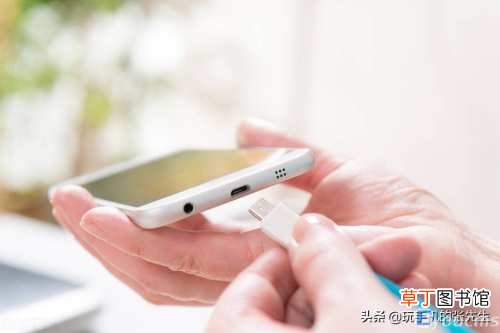 手机正在充电却充不进电解决方法 手机充不进去电怎么办