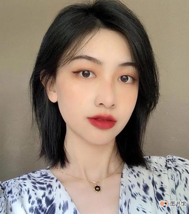 头大的女生适合什么发型 大脸人适合什么发型